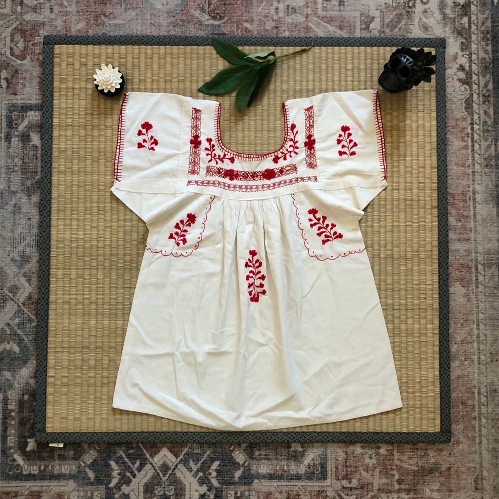 Hand embroidered blouse Size M, Blusa bordada Talla M
